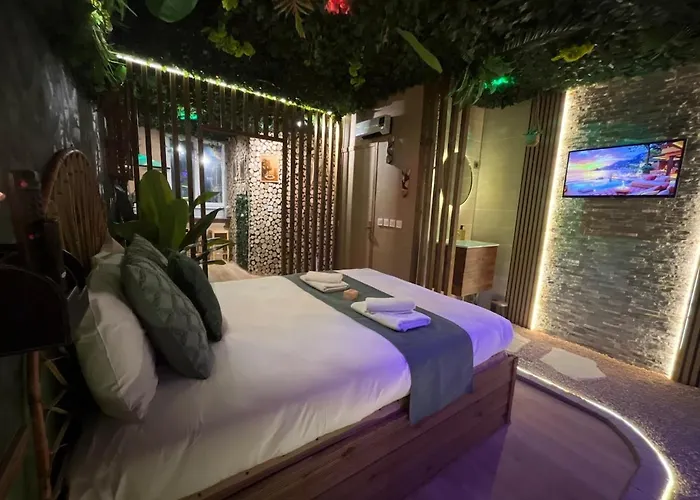 Jungle Jacuzzi Ambiance Tropicale Apartment *